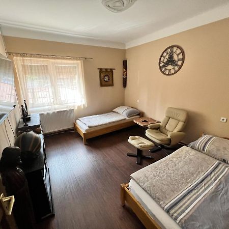 Feher Galamb Apartman Gyál Exteriör bild