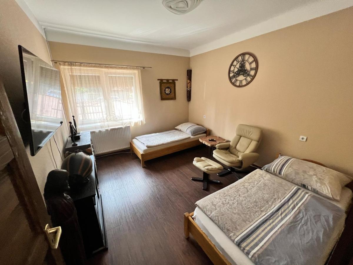 Feher Galamb Apartman Gyál Exteriör bild