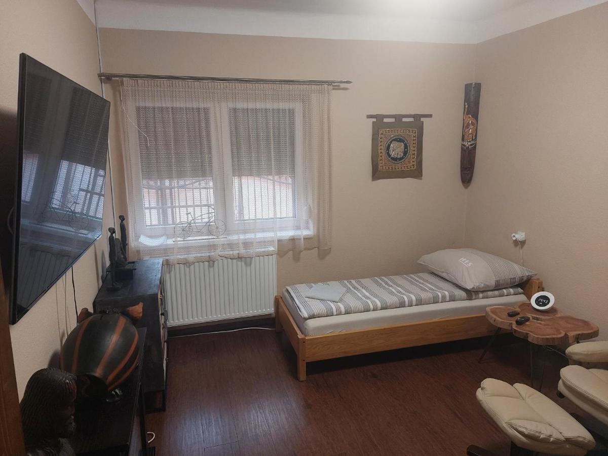Feher Galamb Apartman Gyál Exteriör bild